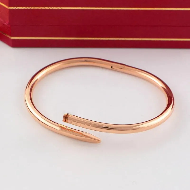 Nail Bracelet Designer Bracelets Luxury Jewelry for Women Fashion Bangle Steel Alloy Gold plated Craft Never Fade Not Allergic New gift