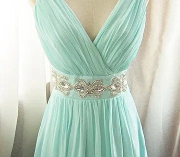 Amazing Pleated V-Neck A-Line Short Bridesmaid Dress With Crystal Sash Bridal Party Gowns Chiffon Mint Maid Of Honor Dress Custom Plus Size