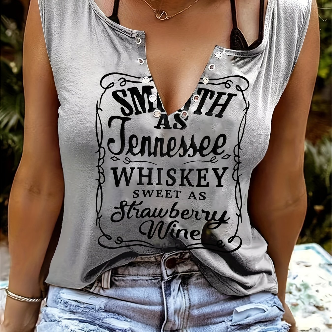 Women's Whiskey Letter Print Sleeveless T-Shirt for Casual Everyday Wear in Spring and Summer