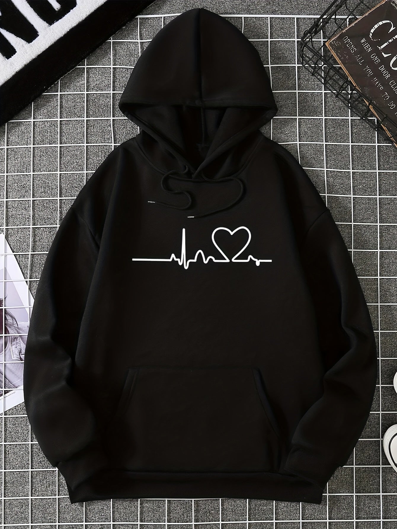 Womens Heart Rate Print Hoodie - Stylish Kangaroo Pocket, Adjustable Drawstring, Comfortable Long Sleeves, Cozy Sweatshirt for Casual Fashion