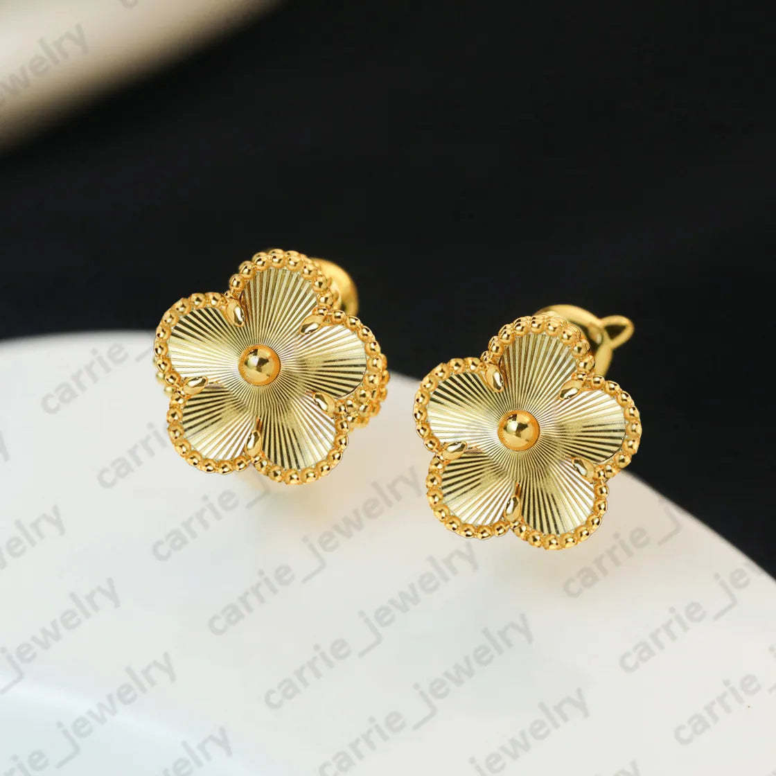 Designer Jewelry Classic Clover Bracelet Designer Bracelet Necklace Earrings Available For Women Flowers Jewelry Womens Mother Gift Wedding Jewelry Sister