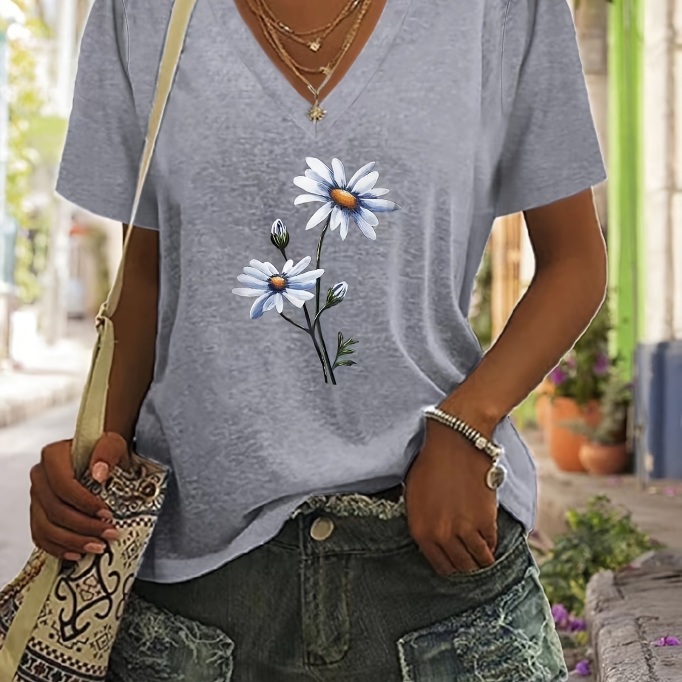 Fashionable Floral Print V-Neck T-Shirt - Lightweight & Breathable Summer Casual Wear - Perfect for Trendy Women