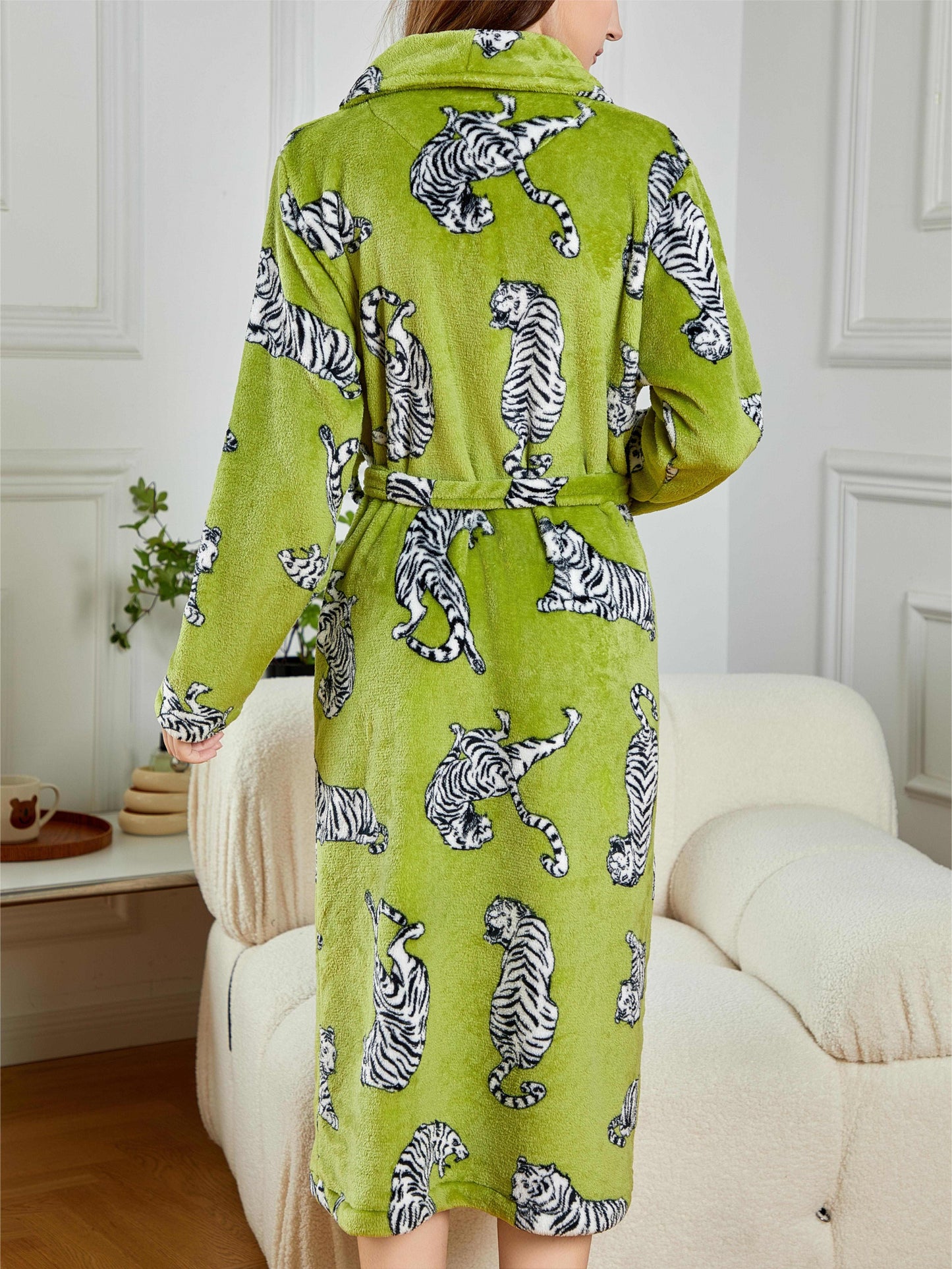 Elegant Tiger Pattern Fleece Thickened Night Robe For Fall & Winter, Long Sleeve Lapel Collar Robe With Pockets, Women's Sleepwear & Dresses