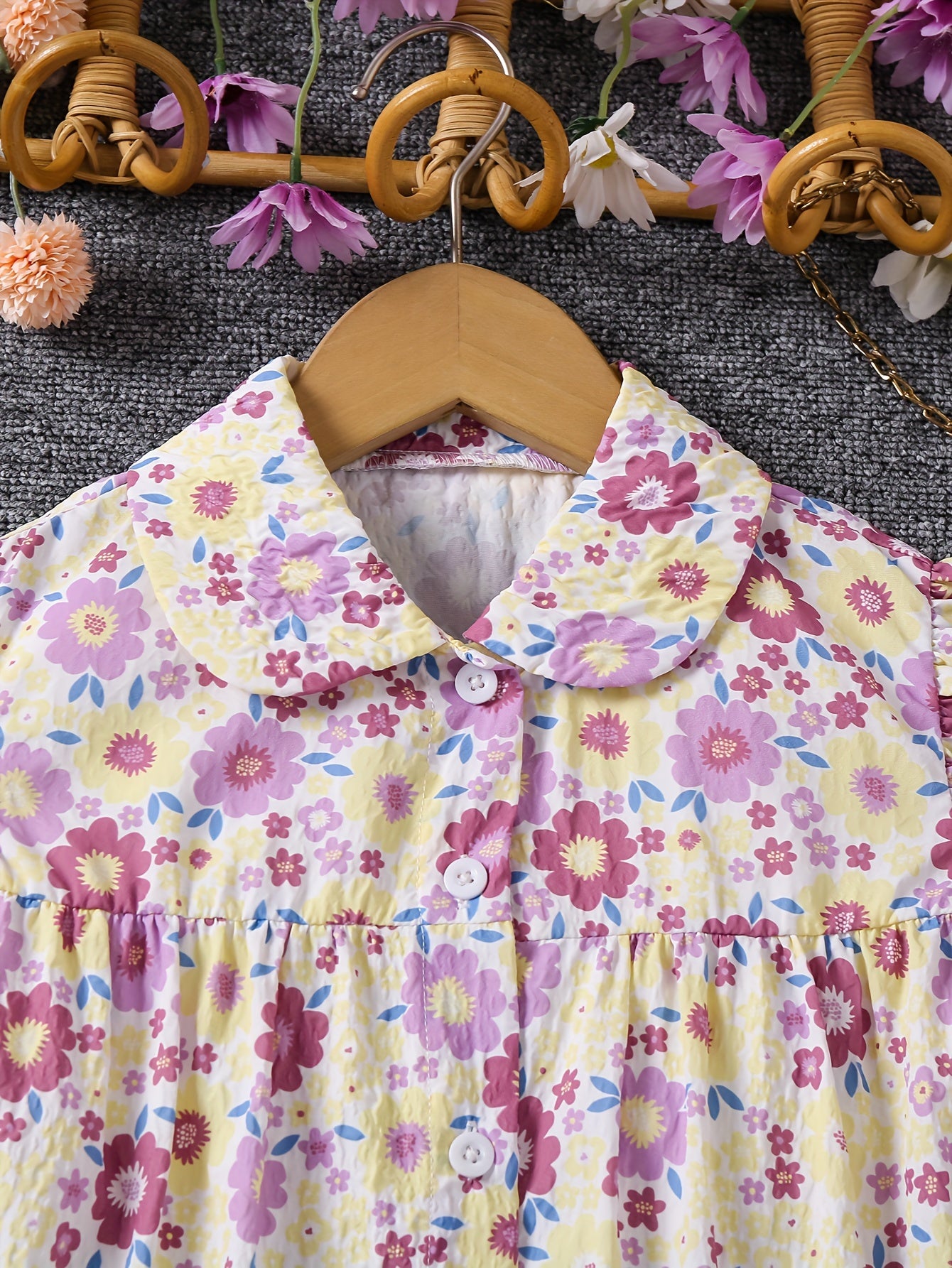 Girls' Floral Print Blouse with Ruffle Sleeves, Cute Everyday Versatile Top, Spring/Summer Fashion for Kids, Button-up Back Design