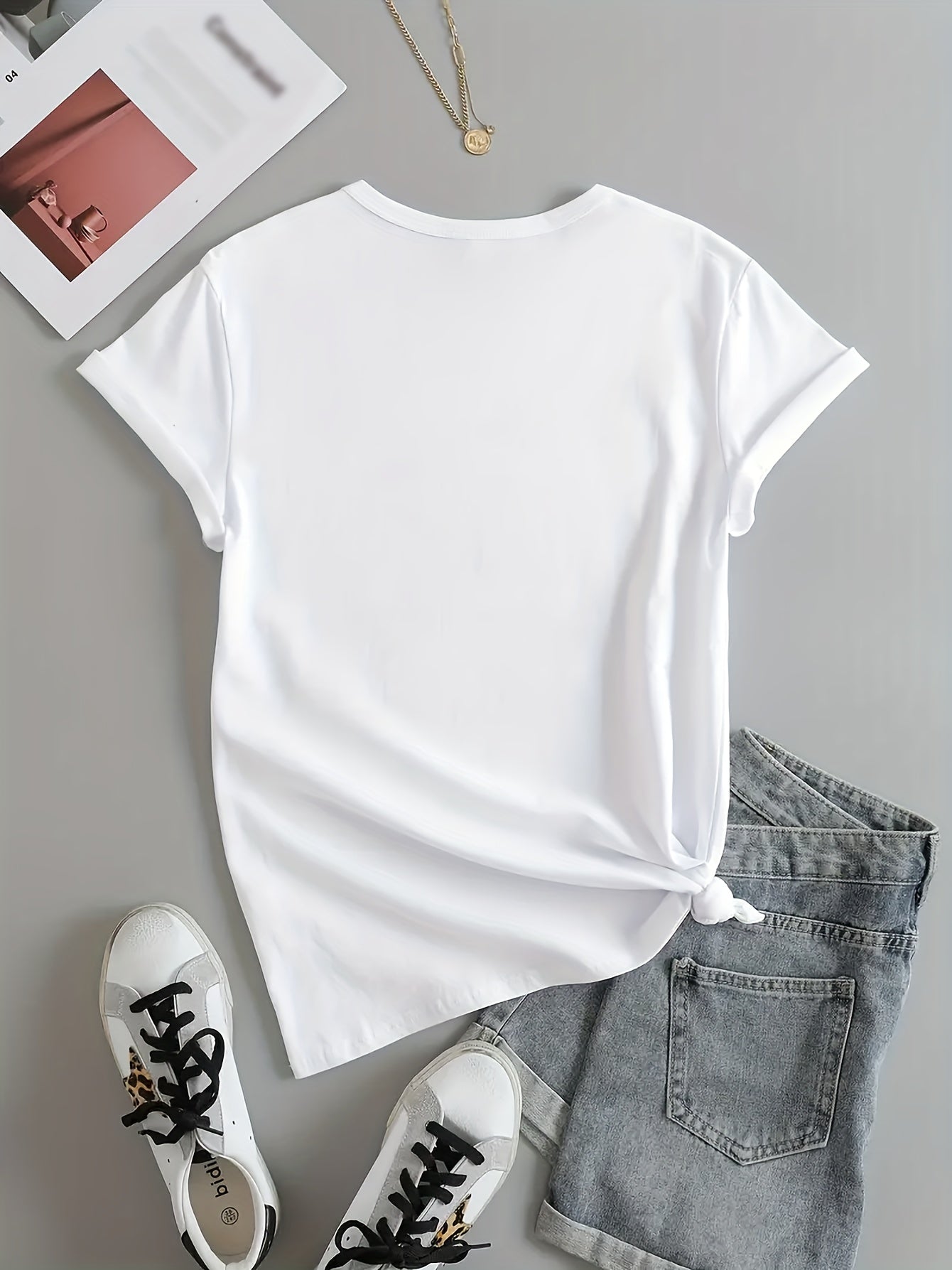 Chic Heart & Love Graphic Tee - Comfy Cotton Blend, Casual Short-Sleeve Crew Neck for Women