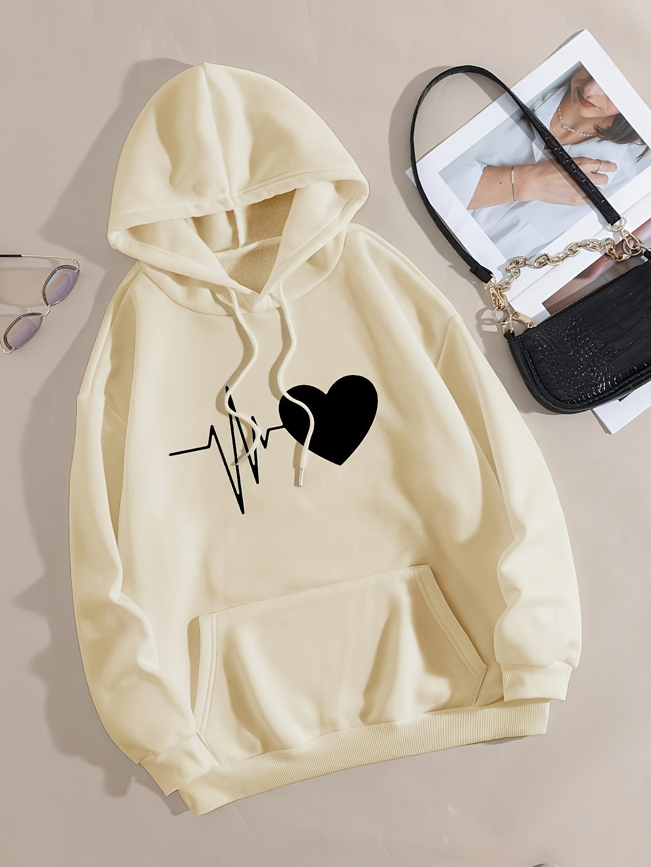 Casual Chic Heart Print Knit Hoodie - Women's Comfy Alphabet Pattern Top for Fall/Winter, Easy-Care & Stretchy