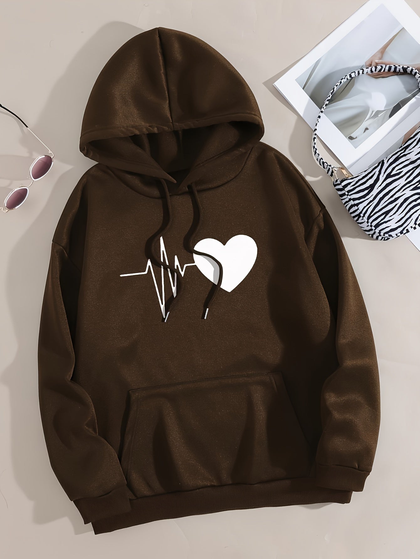 Casual Chic Heart Print Knit Hoodie - Women's Comfy Alphabet Pattern Top for Fall/Winter, Easy-Care & Stretchy