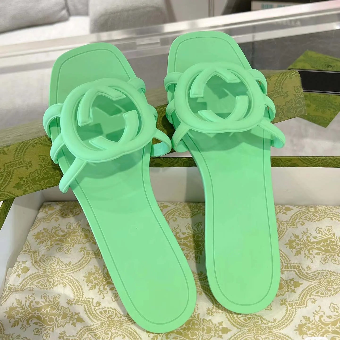 Designer Sandals Luxury Interlocking Slippers Top Quality Summer Quick Drying Women Jelly Color anti slip classical Versatile Slides Flat Heel Beach Mules US 35-42