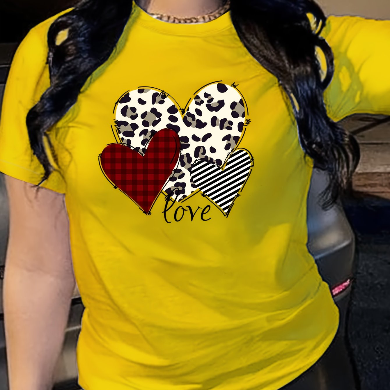 Chic Heart & Love Graphic Tee - Comfy Cotton Blend, Casual Short-Sleeve Crew Neck for Women