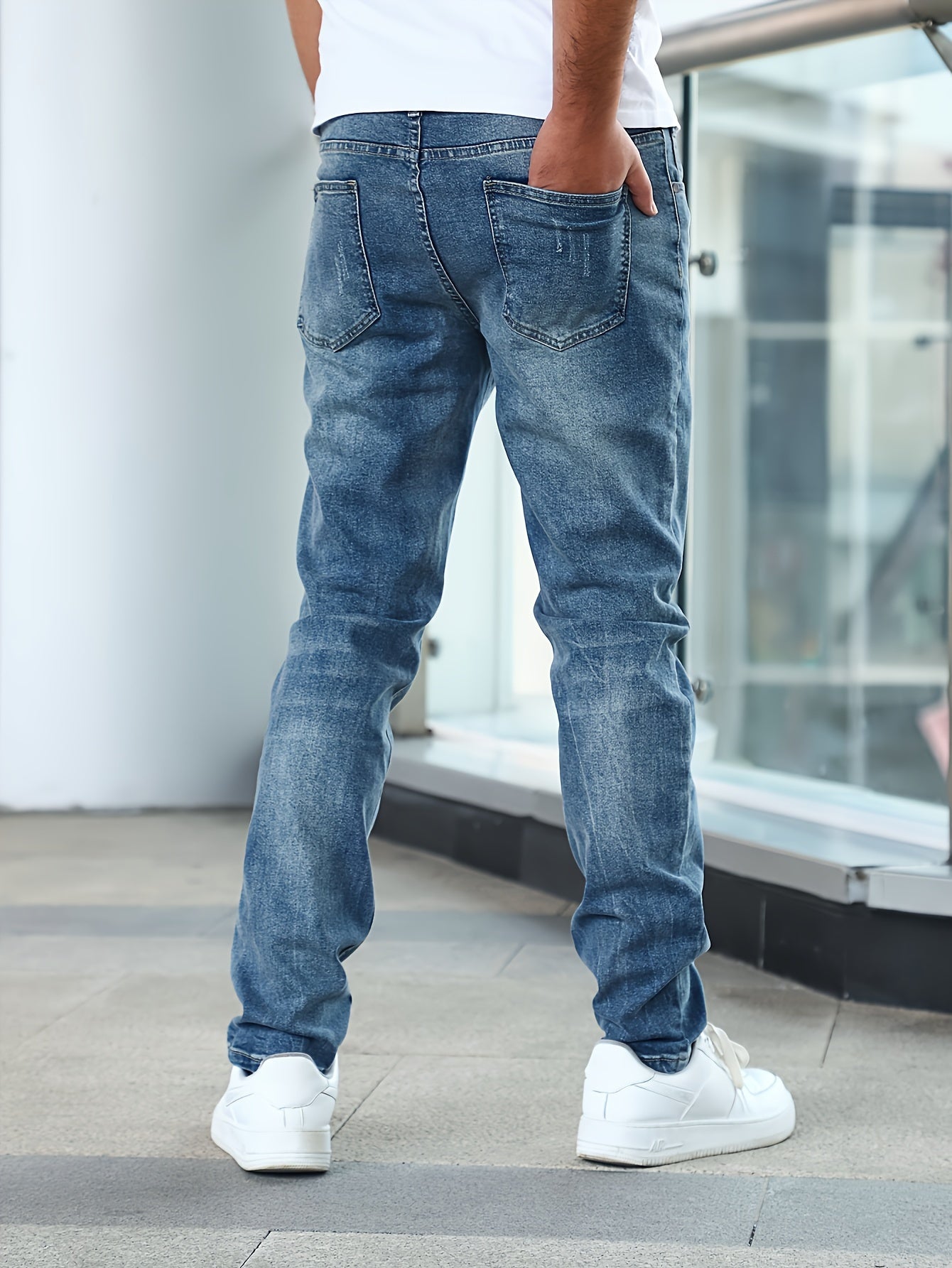 Comfortable Men's Stretch Jeans with Classic Design