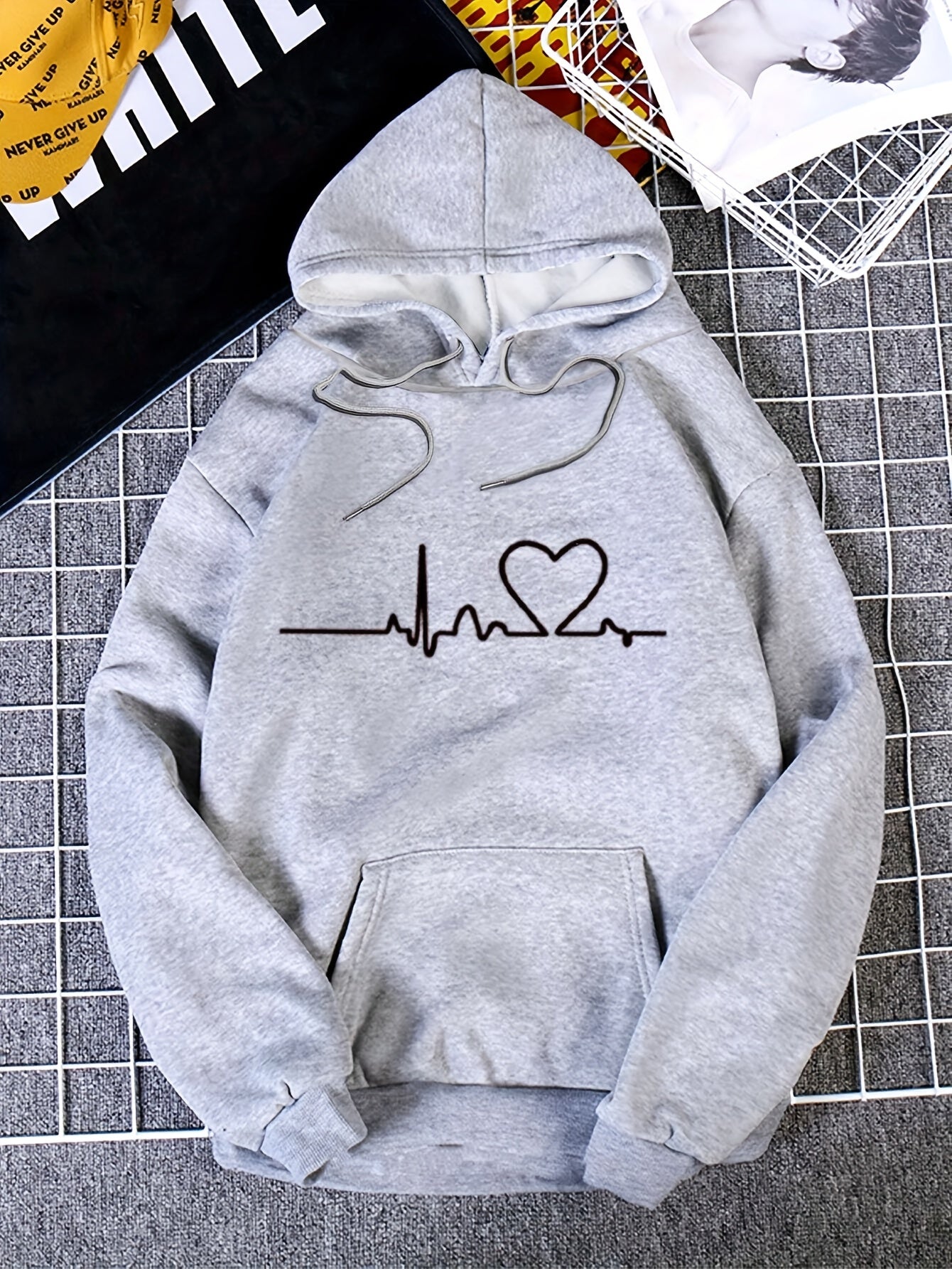 Womens Heart Rate Print Hoodie - Stylish Kangaroo Pocket, Adjustable Drawstring, Comfortable Long Sleeves, Cozy Sweatshirt for Casual Fashion