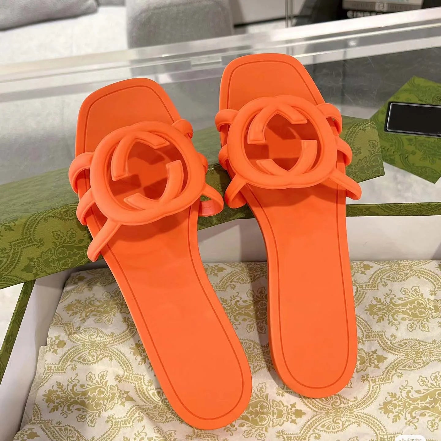 Designer Sandals Luxury Interlocking Slippers Top Quality Summer Quick Drying Women Jelly Color anti slip classical Versatile Slides Flat Heel Beach Mules US 35-42