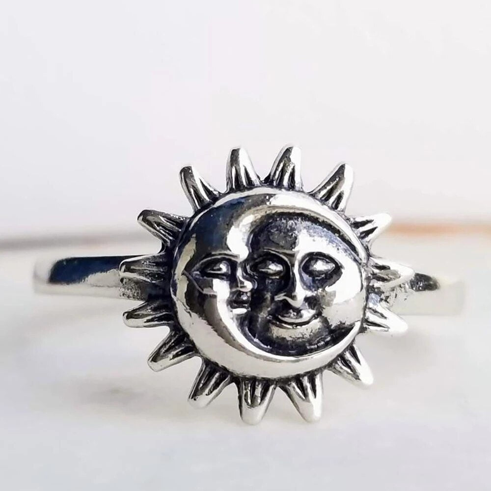 sengpan gifts for women  Cute Moon and Sun Shaped Women's Rings Fashionable Men's Women's Engagement Rings Boho Style Love Gifts for Friends Gathering