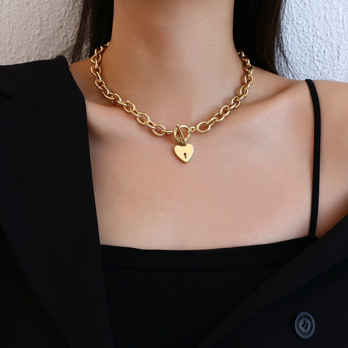 sengpan Thick Chain Clasp Gold Color Claps Necklaces Heart Pendant Necklaces for Women Minimalist Choker Necklace Hot Jewelry