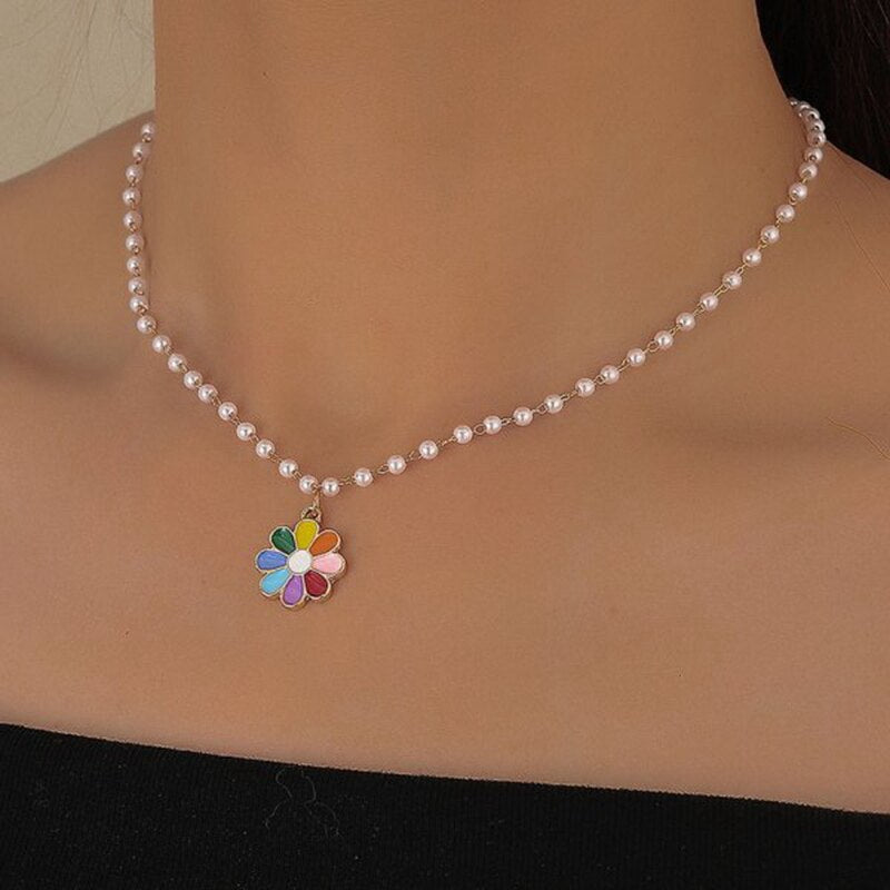 sengpan Christmas gifts ideas Dainty Charm Daisy Flower Necklace Choker Pendant Women Jewelry Gold Color Clavicle Chain Pearl Statement Wedding Accessories