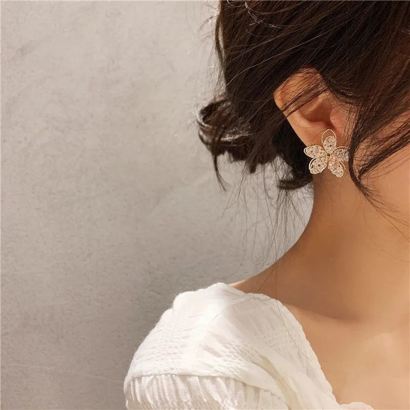 Lianfudai Korean New Arrival Sweet Crystal Holiday Flower Stud Earrings For Women Fashion Elegant Oorbellen Bijoux Party Gifts