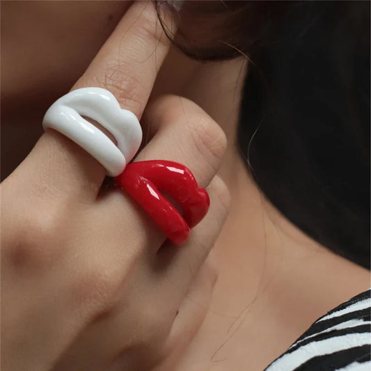 sengpan 2024 New Fashion Punk Red Lips Shape Resin Finger Rings Mouth Lip Acrylic Ring for Women Girls Party Jewelry