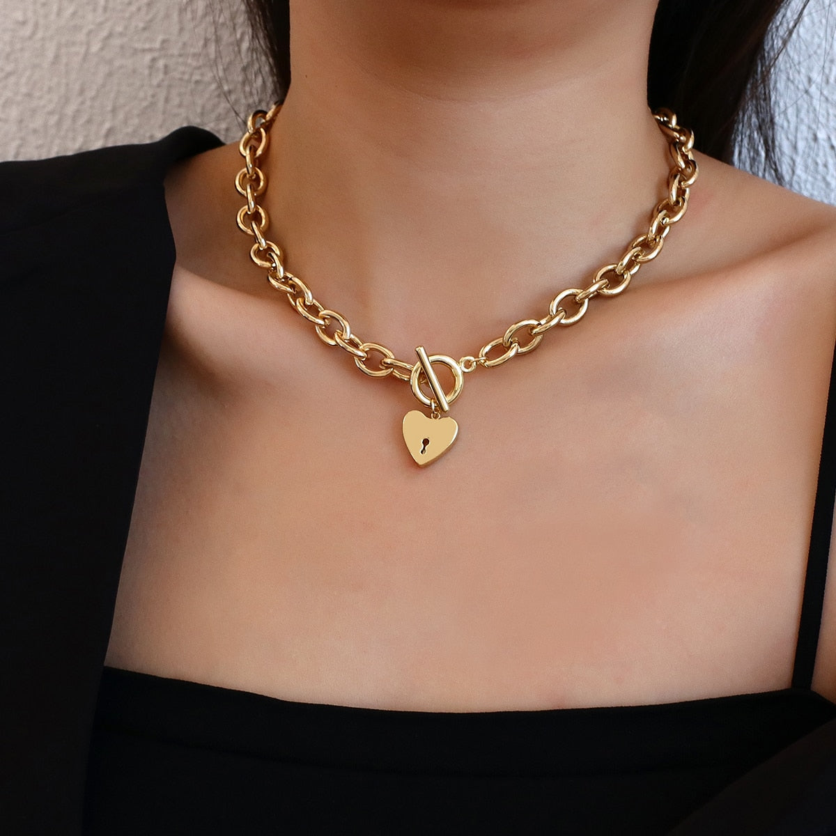 sengpan Thick Chain Clasp Gold Color Claps Necklaces Heart Pendant Necklaces for Women Minimalist Choker Necklace Hot Jewelry