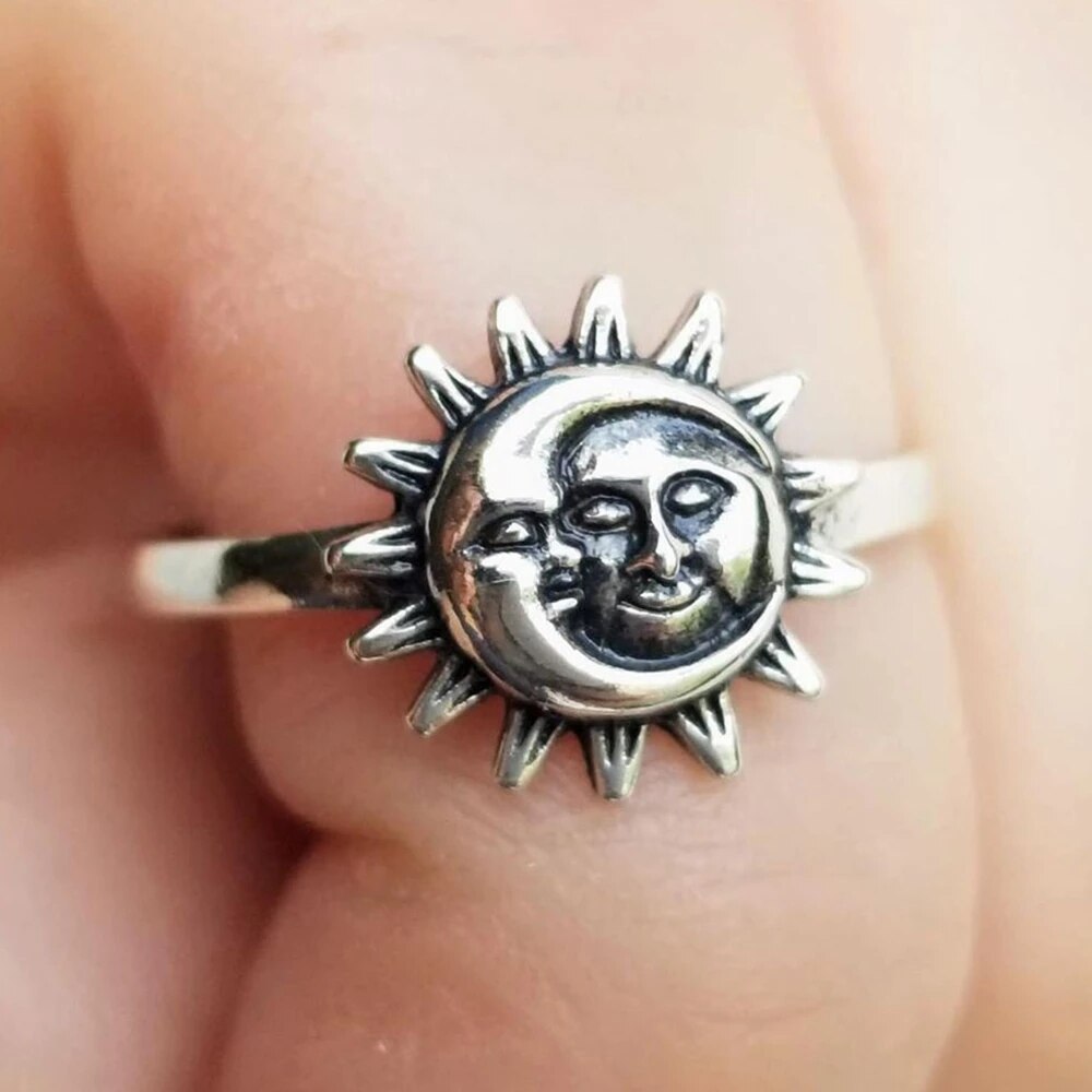 sengpan gifts for women  Cute Moon and Sun Shaped Women's Rings Fashionable Men's Women's Engagement Rings Boho Style Love Gifts for Friends Gathering