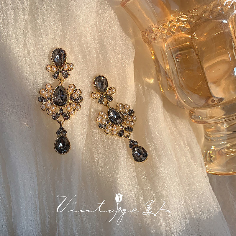 sengpan new personality and fashion temperament palace baroque water drop inlaid retro wind dark girl socialite earrings earrings