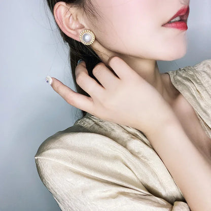 sengpan Korean Design Elegant Simulated Pearl Big Round Clip on Earrings Non Pierced Baroque Pearl Ear Clips for Women Jewelry Wholesale