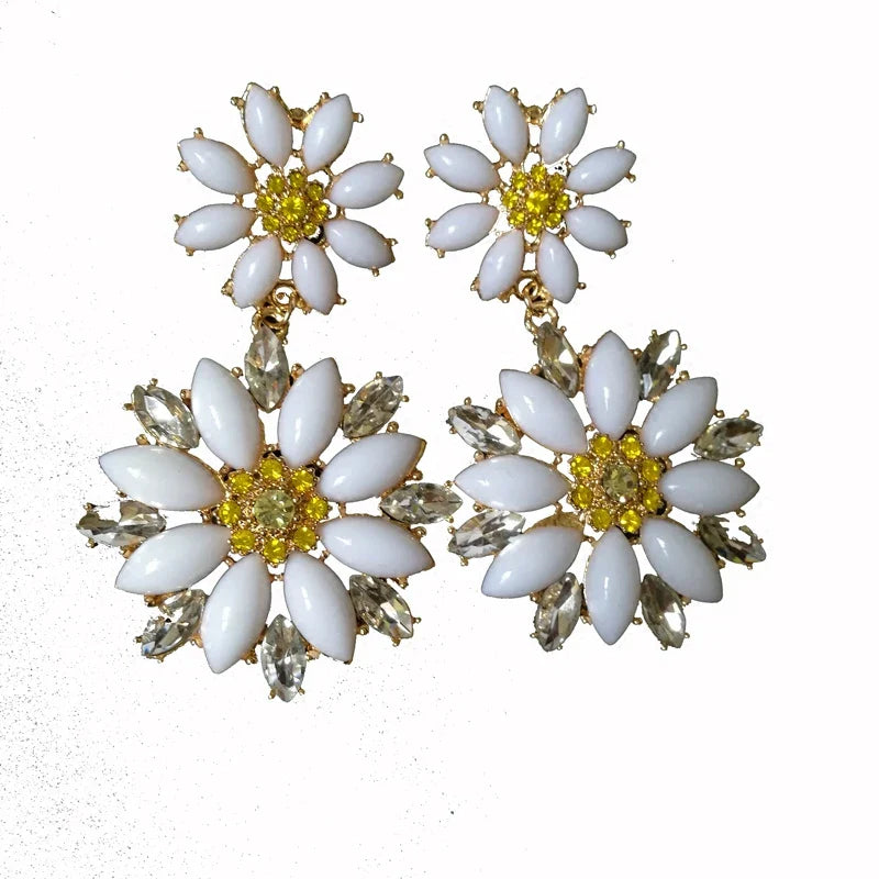 sengpan Fashion Crystal Green Earrings White Yellow Flowers Dangle Drop Earring Women Baroque Vintage Style Chrysanthemum Big Eardrop