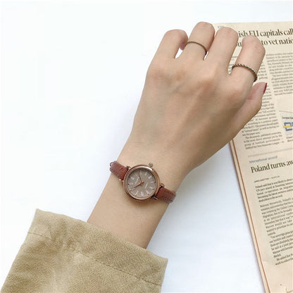 sengpan Retro Brown Women Watches Qualities Small Ladies Wristwatches Vintage Leather Bracelet Watch Fashion Brand Female Quartz Clock