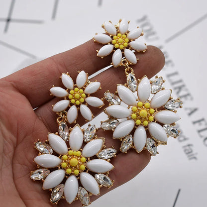 sengpan Fashion Crystal Green Earrings White Yellow Flowers Dangle Drop Earring Women Baroque Vintage Style Chrysanthemum Big Eardrop