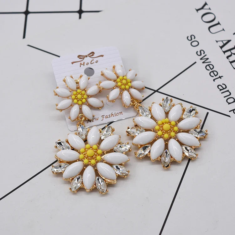 sengpan Fashion Crystal Green Earrings White Yellow Flowers Dangle Drop Earring Women Baroque Vintage Style Chrysanthemum Big Eardrop