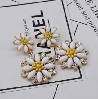 sengpan Fashion Crystal Green Earrings White Yellow Flowers Dangle Drop Earring Women Baroque Vintage Style Chrysanthemum Big Eardrop