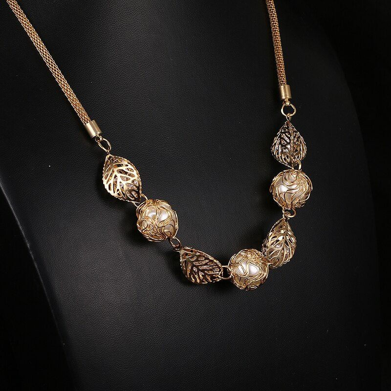 sengpan Trendy Women Statement Pearl Leaf Pendants Necklaces Fashion Dress-Up Long Chain Charming Jewelry Gift Party Wedding