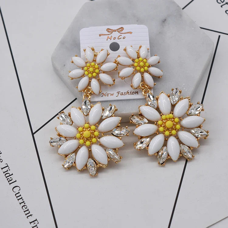 sengpan Fashion Crystal Green Earrings White Yellow Flowers Dangle Drop Earring Women Baroque Vintage Style Chrysanthemum Big Eardrop