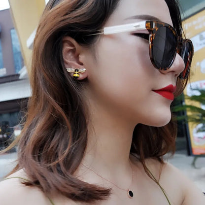 Lianfudai Cute New Flower Bee Asymmetric Earrings Fashion Zircon Earrings Jewelry Punk Lmitation Pearl Stud Earrings For Women Girls Gift