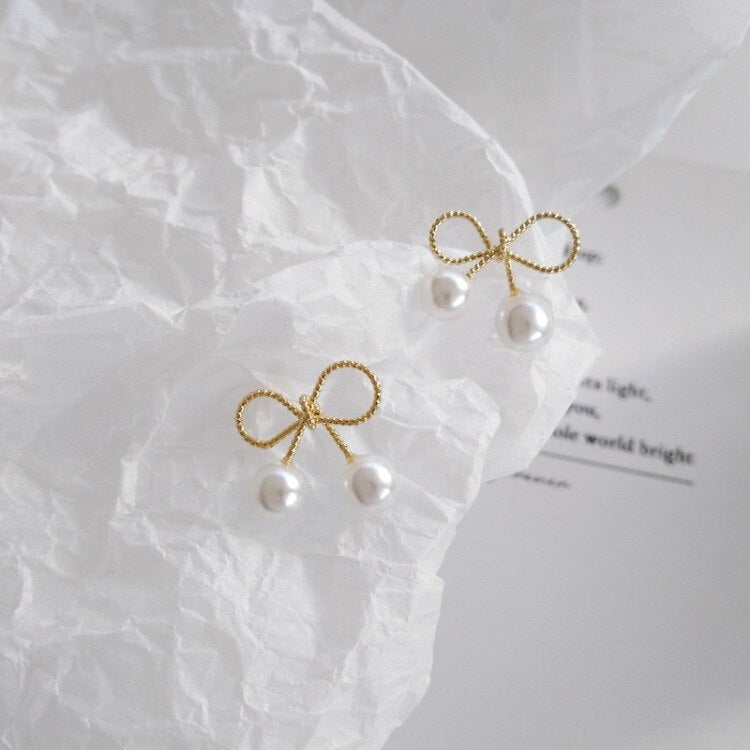 sengpan Sweet Simple Small Alloy Bow Clip on Earrings Earrings Ear Clip Lady Earrings Mini Imitation Pearl Clip Earrings No Piercing