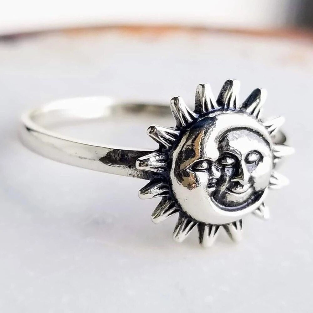 sengpan gifts for women  Cute Moon and Sun Shaped Women's Rings Fashionable Men's Women's Engagement Rings Boho Style Love Gifts for Friends Gathering