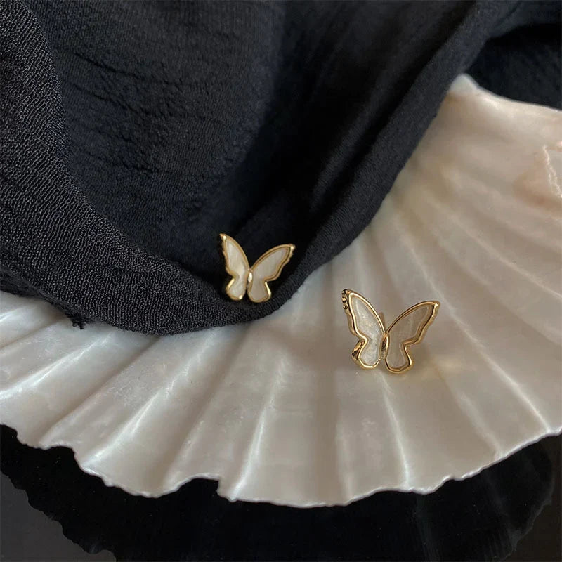 Lianfudai 2024 Korean Retro Acrylic Butterfly Earrings Fashion Cute Animal Brincos  Statement stud Earrings Jewelry Gift