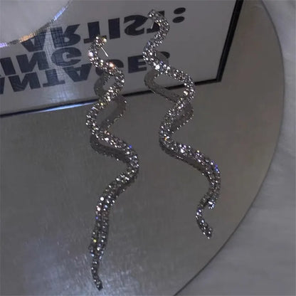 Lianfudai New Fashion Trend Unique Design Elegant Delicate Snake Shape Zircon Tassel Stud Earrings Women Jewelry Party Gifts Wholesale