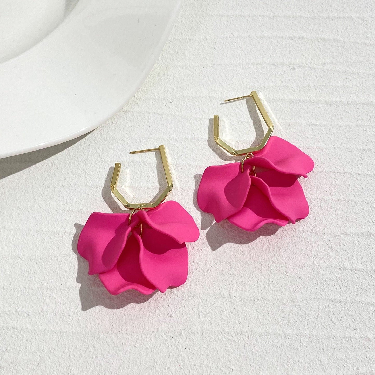 sengpan Multiple Viva Magenta Petal Flower Knot Geometric Drop Earring for Women Hot Pink Rose Acrylic Long Earrings Jewelry