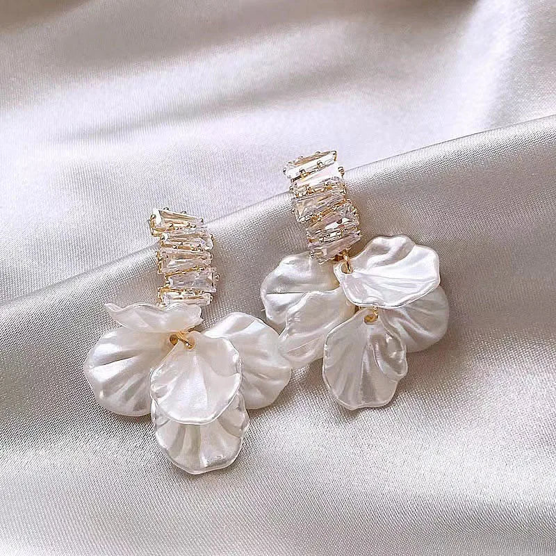 sengpan New Classic Fashion Glossy Earrings Women Simple Korean White Shell Flower Earrings Temperament Light Luxury Jewelry Gift