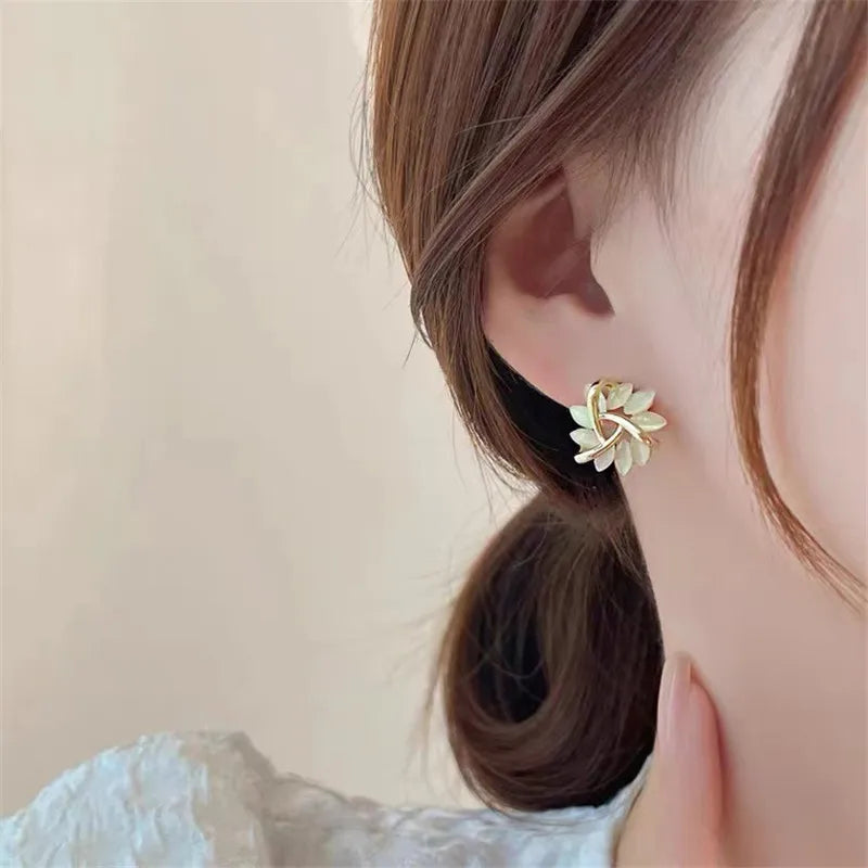 Lianfudai Elegant and Exquisite Opal Petal Circle Stud Earrings For Woman 2024 New Classic Jewelry Luxury Party Girl's Unusual Earrings