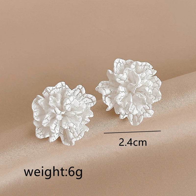 sengpan New Big White Flowers Stud Earrings for Women Personality Fashion Unique Design Brincos Wedding Jewelry Wholesale Birthday Gift