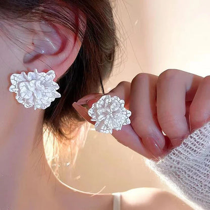 sengpan New Big White Flowers Stud Earrings for Women Personality Fashion Unique Design Brincos Wedding Jewelry Wholesale Birthday Gift