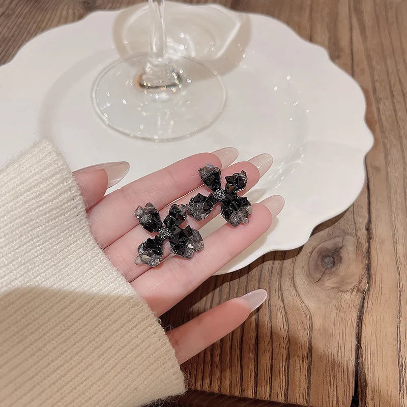 sengpan New Black Flower Earrings Design Light Luxury Sweet Earrings Women Blue Fashionable Elegant Jewelry Accessories Gifts ﻿