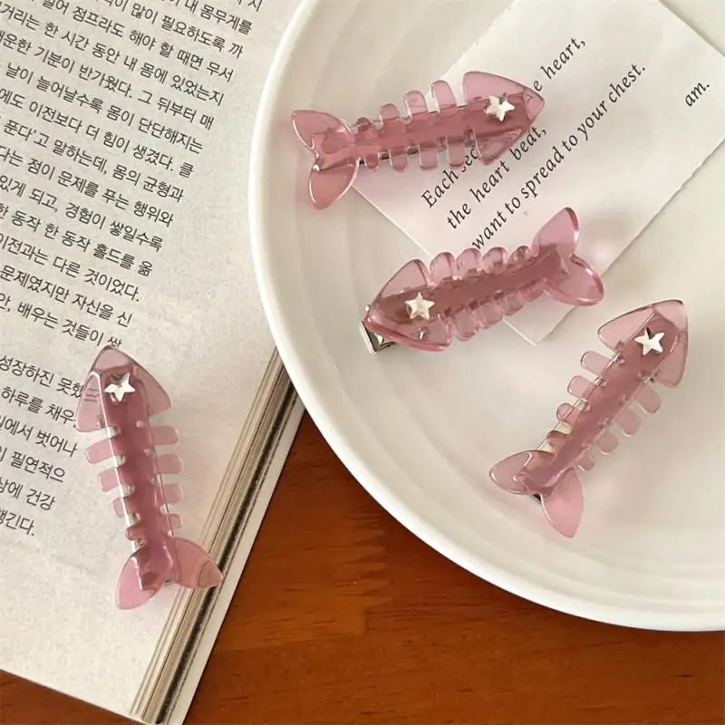 Lianfudai Hairpin Y2K Pink Small Fish Barb Hairpin Style Duck Mouth Clip Design Sense Bang Side Clip New Hair Accessories Tool Beauty Cute