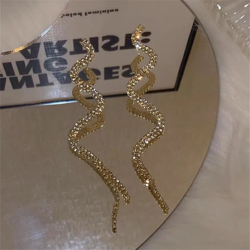 Lianfudai New Fashion Trend Unique Design Elegant Delicate Snake Shape Zircon Tassel Stud Earrings Women Jewelry Party Gifts Wholesale