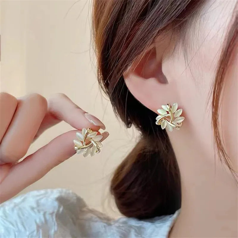 Lianfudai Elegant and Exquisite Opal Petal Circle Stud Earrings For Woman 2024 New Classic Jewelry Luxury Party Girl's Unusual Earrings