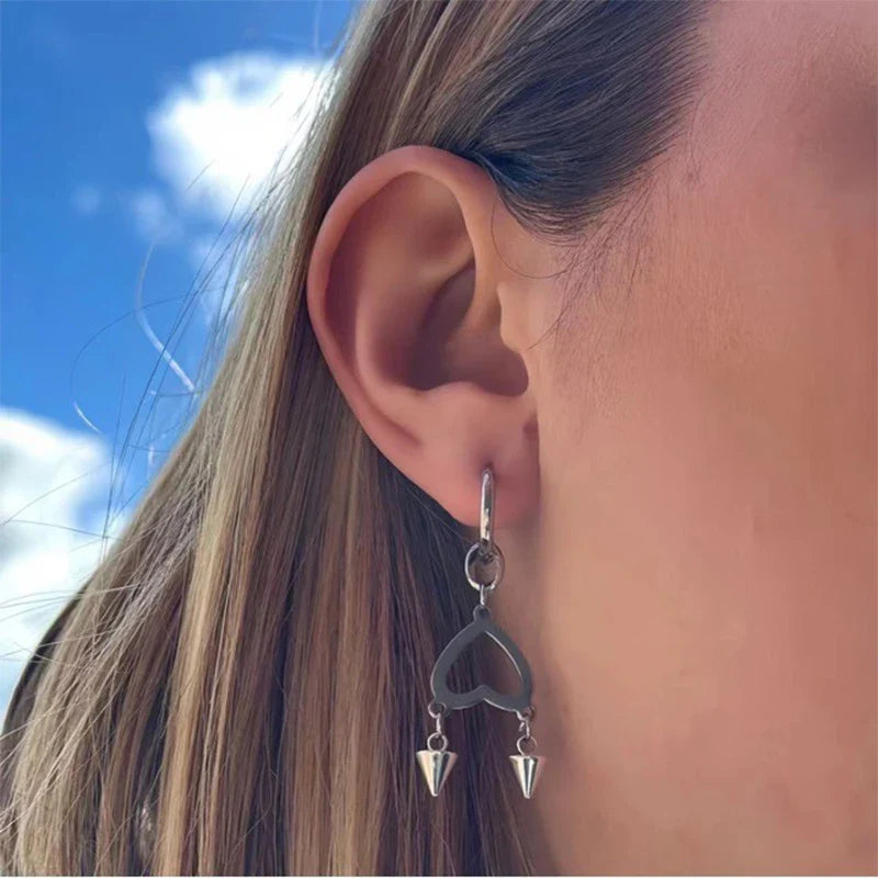 sengpan Punk Jewelry Heart Shape Stitching Rivet Earrings Goth Grunge Demon Drop Earrings for Women Korean Fashion Accessories Cool