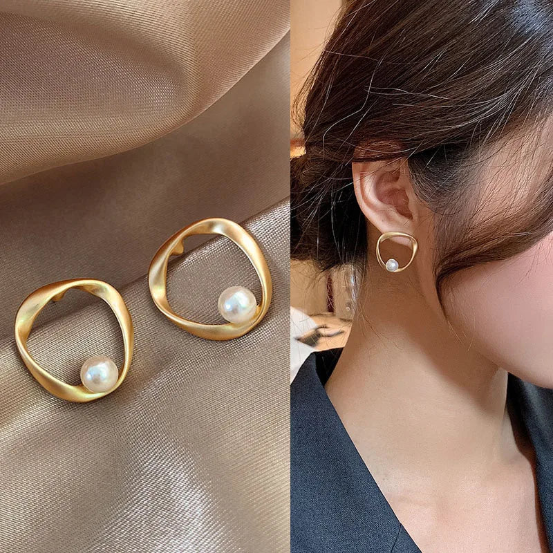 Lianfudai New white boho imitation pearl round circle hoop earrings female gold color big earrings korean jewelry statement earrings