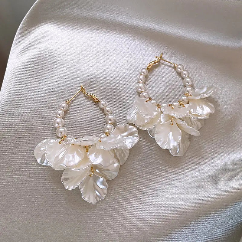 sengpan New Classic Fashion Glossy Earrings Women Simple Korean White Shell Flower Earrings Temperament Light Luxury Jewelry Gift