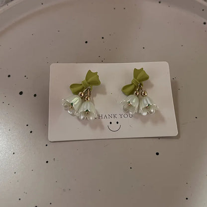 sengpan Cute Summer Beach White Flower Pendant Earrings for Womne Wedding Party Aesthetic Jewelry